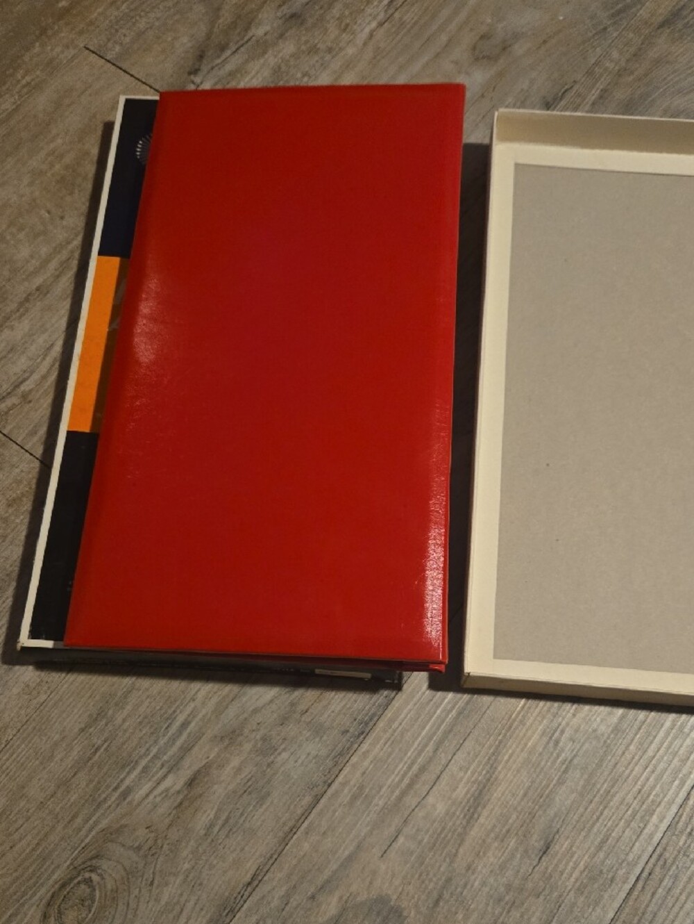 Vintage Post Card Album With European Postcards - Picture 7 of 10